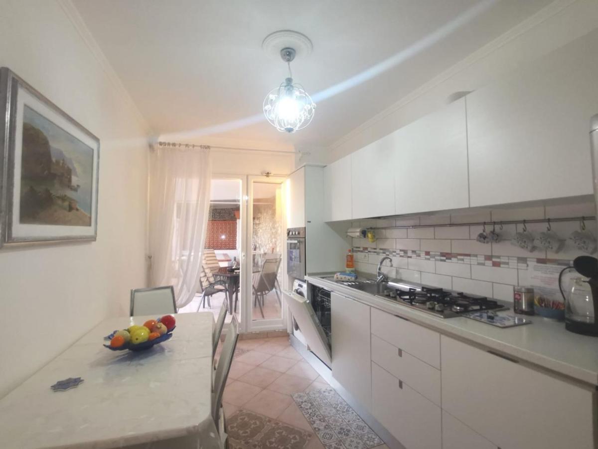 Sea View Apartment *
